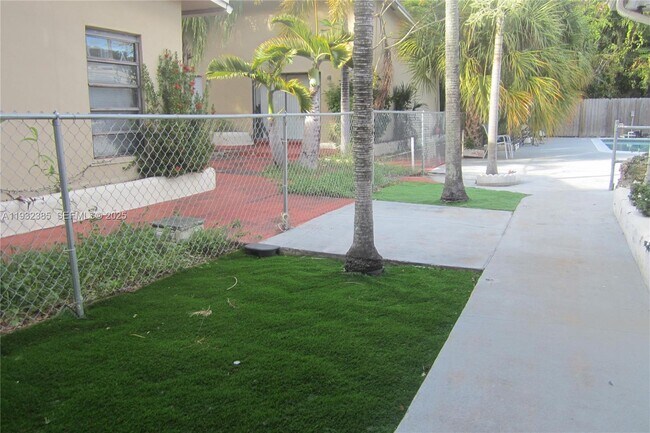 Photo - 2019 Fletcher St Unidad 2