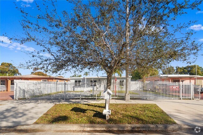 Building Photo - 641 E 44th St Rental