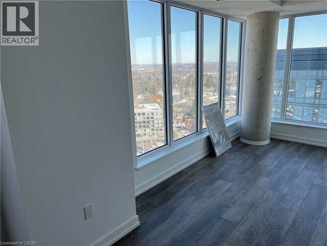 Photo - 15 Wellington St S Unité 2012