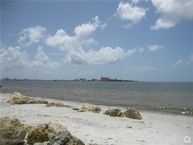 Building Photo - 20071 Sanibel View Cir Unit 205 Rental