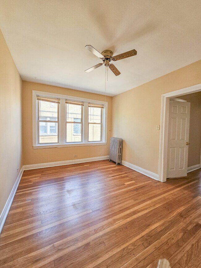 Photo - 4735 W Addison St Unidad #1A