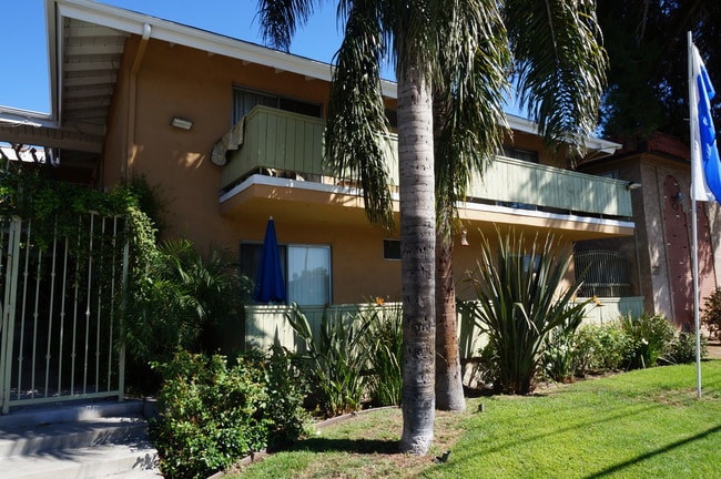 Photo - 20353 Saticoy St