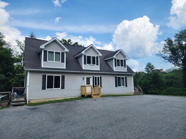 Building Photo - 2665-2667-2667 State Rte 55 Unit 2 Rental