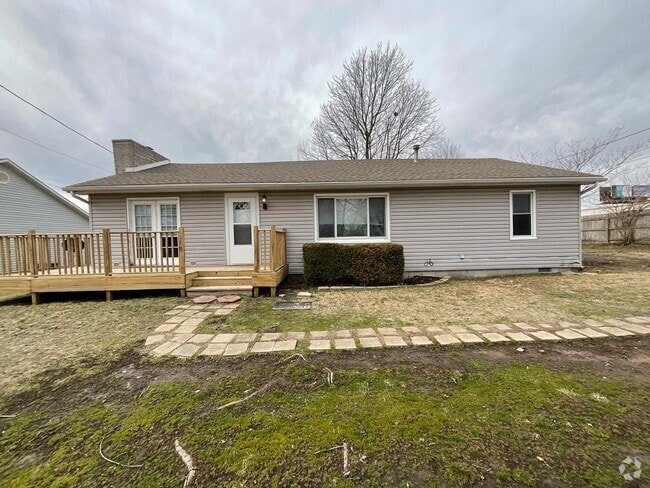 Building Photo - COMING SOON: Nice and Open 3 Bed 1 Bath Ho... Rental