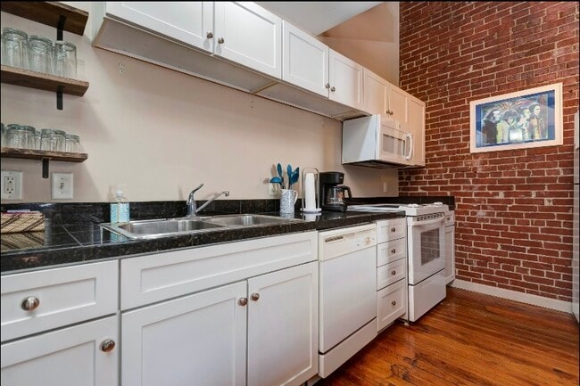 430 S Campbell Ave Unit 202