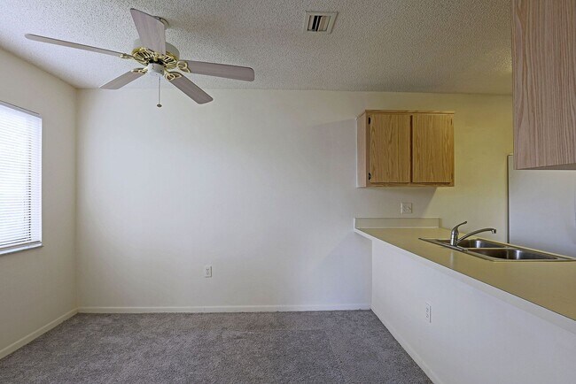 Photo - Cedarbend 5274-3 Unidad 5274 Cedarbend Drive, 3