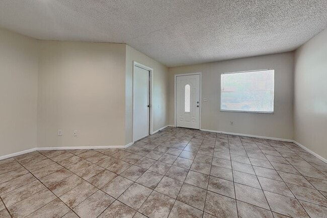 Building Photo - 39643 Meadowood Loop