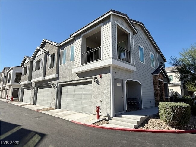 Photo - 525 Mossy Cup St