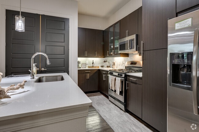 1BR, 1BA - 805SF