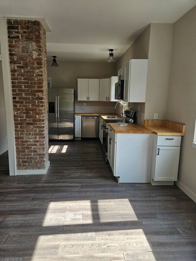 Photo - Charm, location and a great price ! Do not pass this up