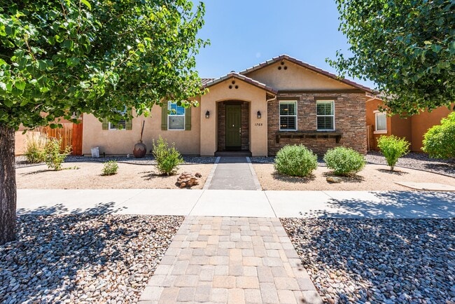 Upgraded 3 bed 2 ba 1862 sq. ft. w/ 2 car ... - Upgraded 3 bed 2 ba 1862 sq. ft. w/ 2 car ... House