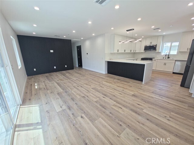 7333 Vanalden Ave