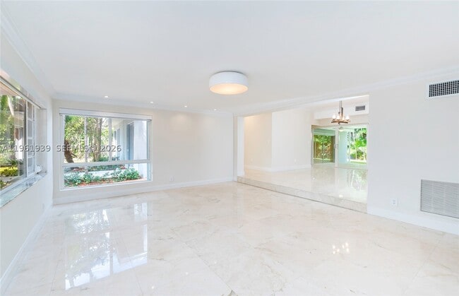 Photo - 310 Harbor Dr