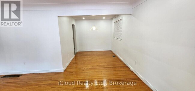 Photo - 131 Victor Blvd