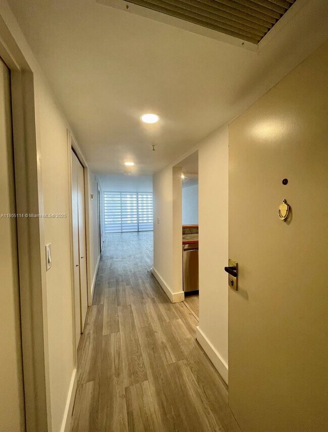Photo - 555 NE 15th St Condo Unit 16F