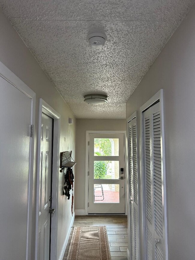 Photo - 833 Berkshire Dr