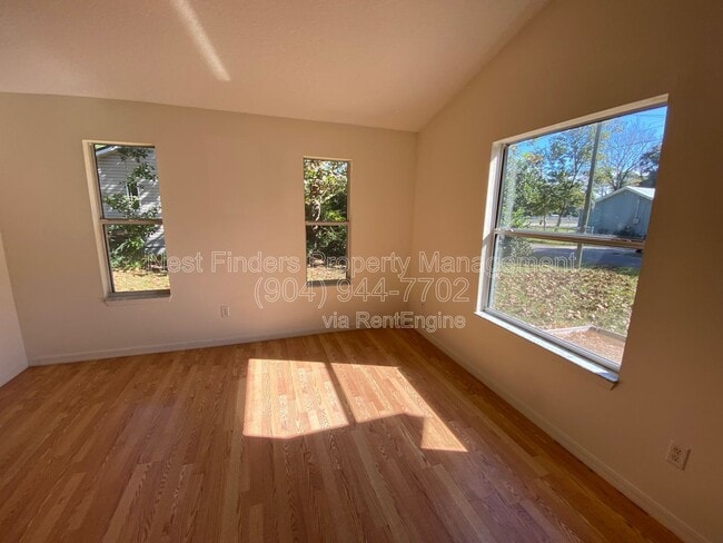 Photo - 908 Helen St