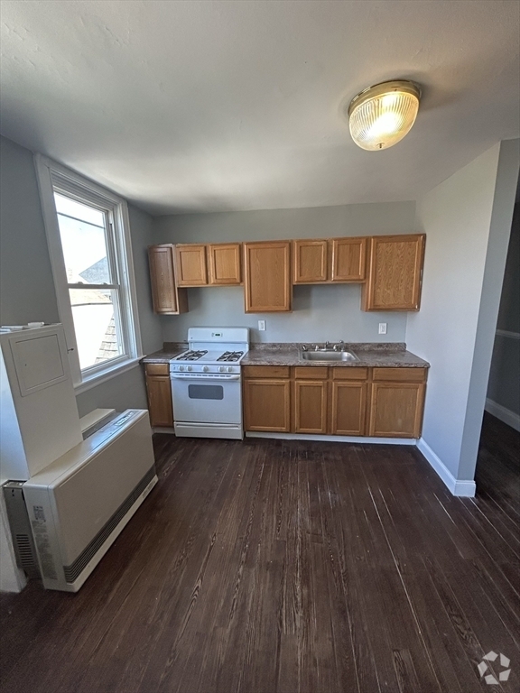 Building Photo - 205 Tinkham St Unit 3 Rental
