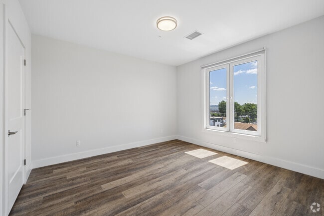 1BR, 1BA w/Den - 1,162SF - Bedroom