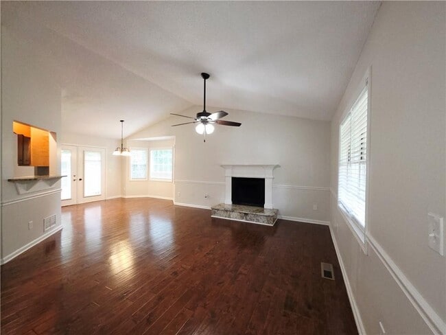 Photo - 570 Remington Ln