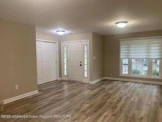Photo - 248 Larchwood Ct