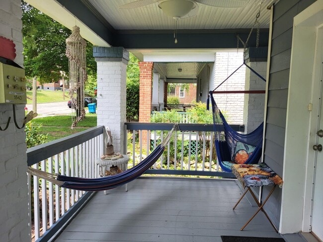 Photo - 1841 Oxford Ave SW Unit 2 Bd 1 Ba Eco Apartment