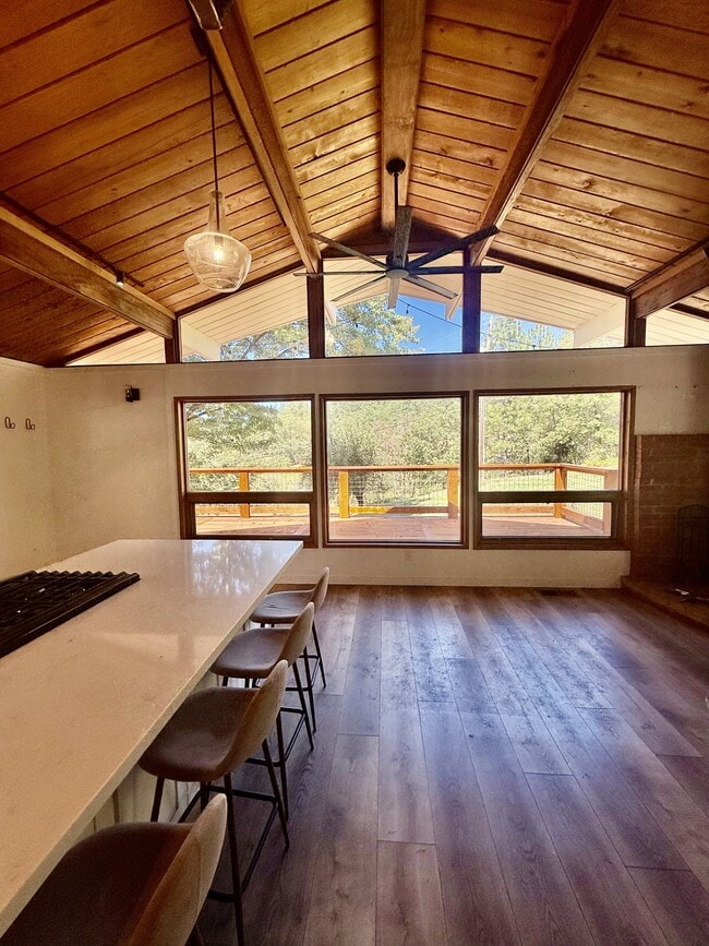 Building Photo - 12392 Bitney Springs Rd Rental