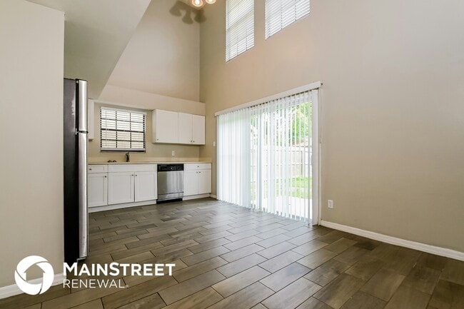 Photo - 604 Breezeway Ct