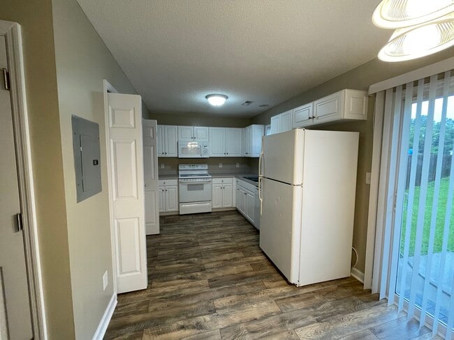 Photo - 119 Tillett Ln