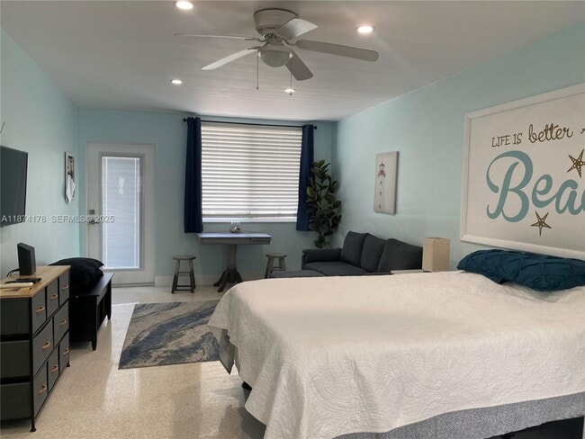 Building Photo - 4228 N Ocean Dr Unit 11