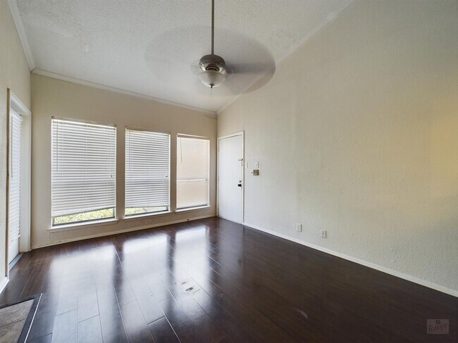 Photo - 807 W 25th St Unit 304