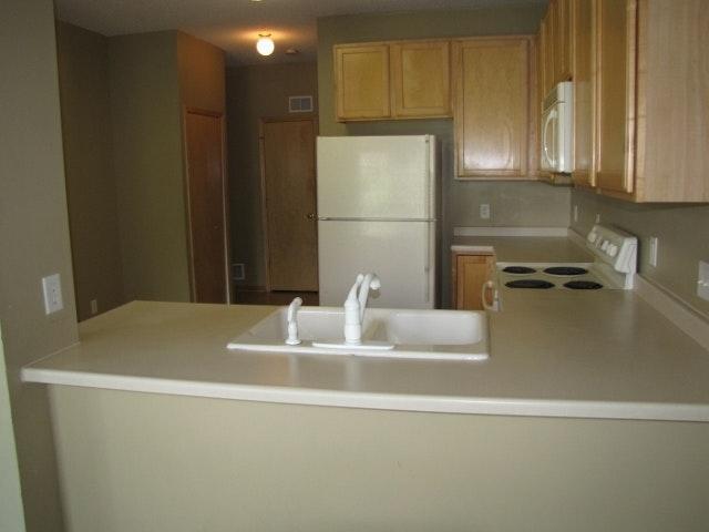 Photo - End Unit Town home *3Bedrm 2.5 Bath*Cottage Grove* Available July 1.