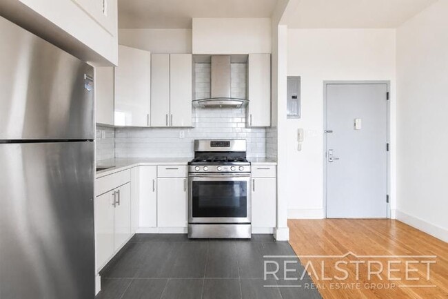 Photo - LUXURY 2 Bed LOFT in Queens! Unit 606