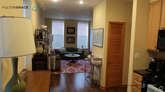 Building Photo - 1443 N Bosworth Ave Unit 1F Rental