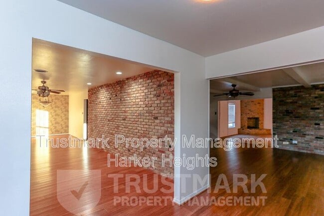Photo - 101 Highland Oaks Dr House