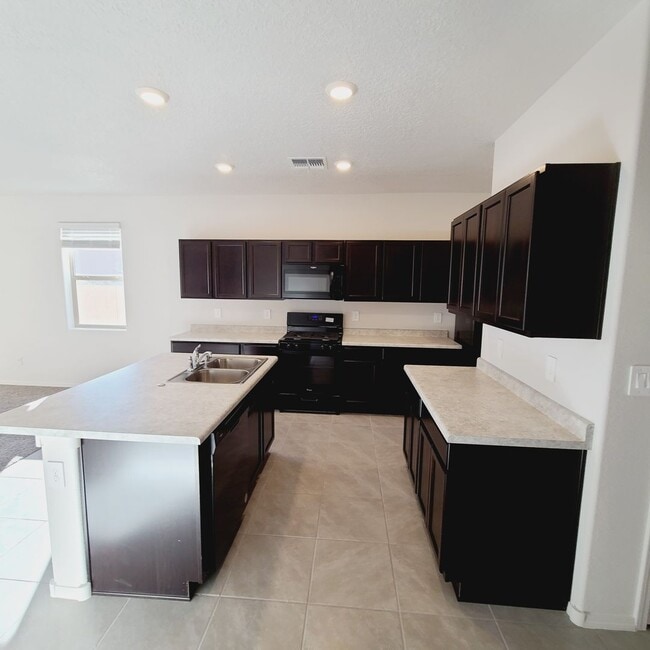Photo - 3 bed 2 bath home in Huning Ranch Energy Efficient Home!