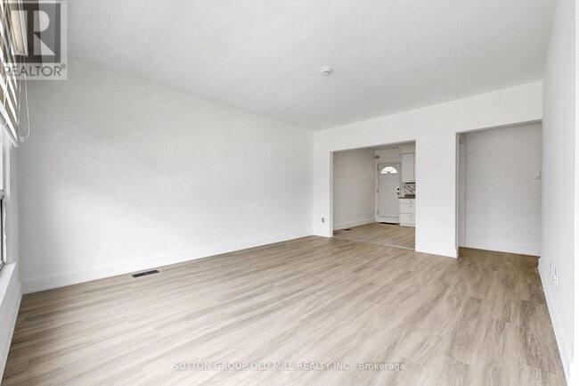 Photo - 809 St Clair Ave W