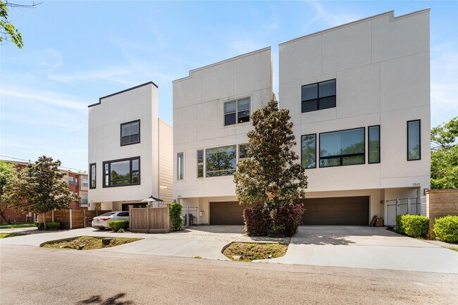 Photo - 1507 Sandman St