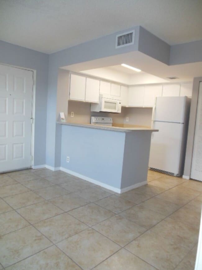 Building Photo - ONE BEDROOM ONE BATHROOM! WATERFRONT COMMUNITY! Unit 21