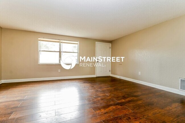 Photo - 3 Bedroom Pet-Friendly Home in New Port Richey, FL with Main Street Renewal