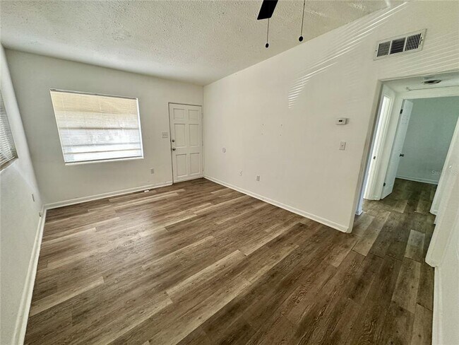 Photo - 819 W Portage St