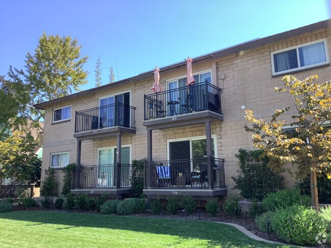 Building Photo - 2 Bedroom 1 Bath Condo in Coronado Unit 6