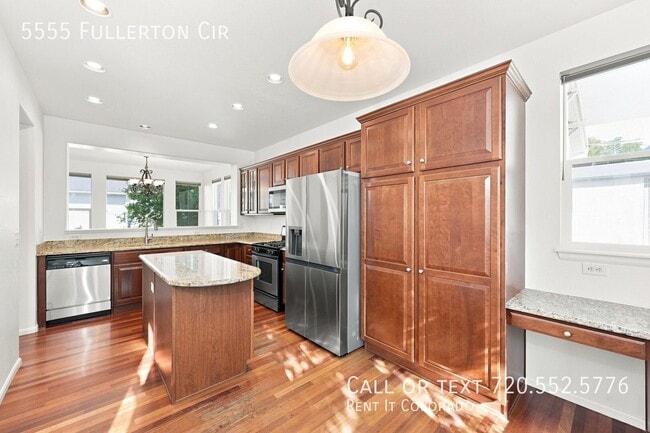 5555 Fullerton Cir