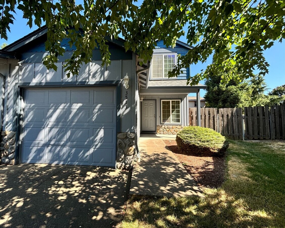 Charming 2-Bedroom, 2-Bathroom Townhome! - Charming 2-Bedroom, 2-Bathroom Townhome!