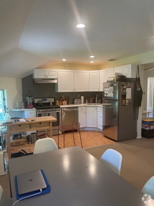 Building Photo - 2 Lotowana Ln Unit #2 Rental