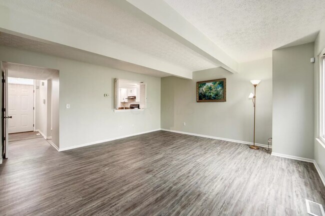 Living Room - 7047 Muirfield Dr Unit 7047