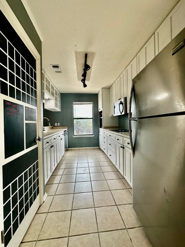 Photo - Spacious 3/2 With Office