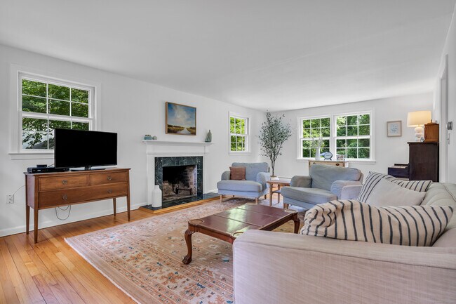 Photo - 29 Flintlock Rd