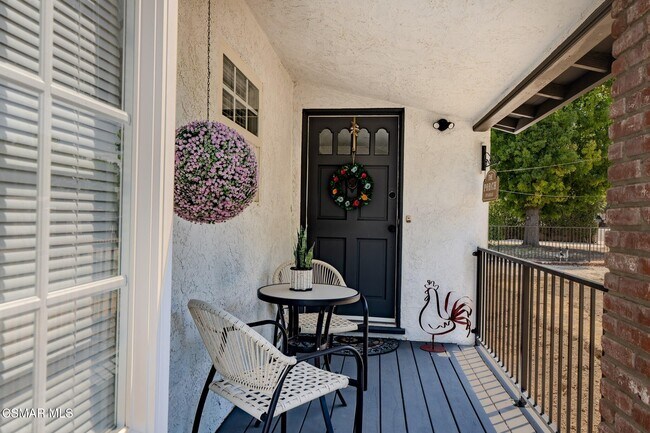 Photo - 4475 Barnard St
