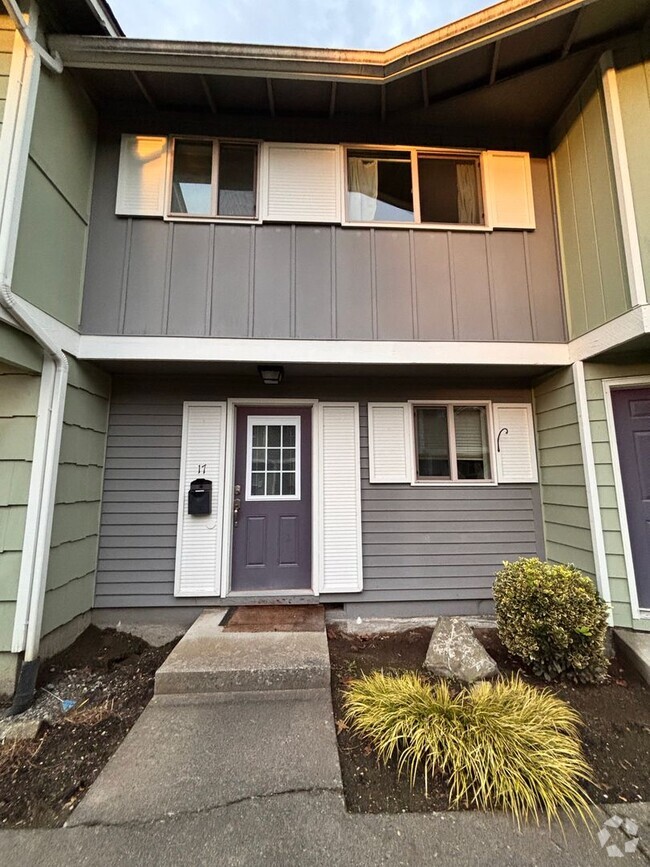 Building Photo - 2 Bedroom, 1.5 Bathroom Townhome Available... Unit 17